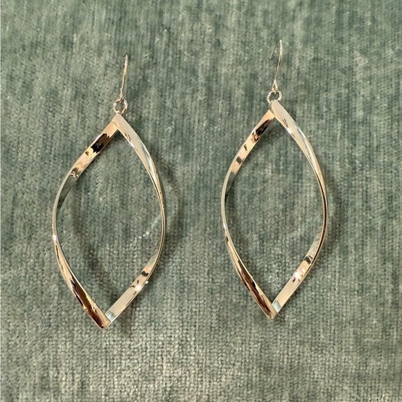 Elegant 7 Pair of Fashion Mixed Metal Earrings Set - Picture 2 of 14